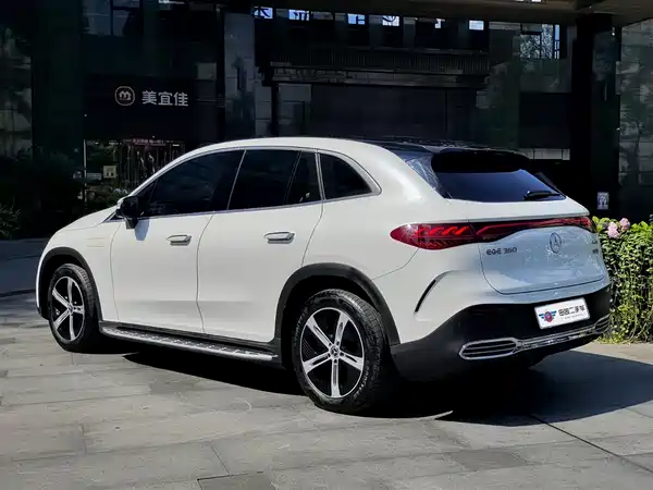 Mercedes-Benz EQE SUV 2023, фото 4