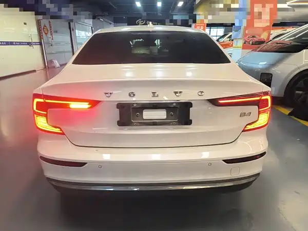 Volvo S60 2025, фото 5