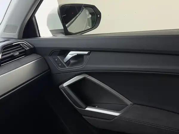 Audi Q3 2023, фото 11