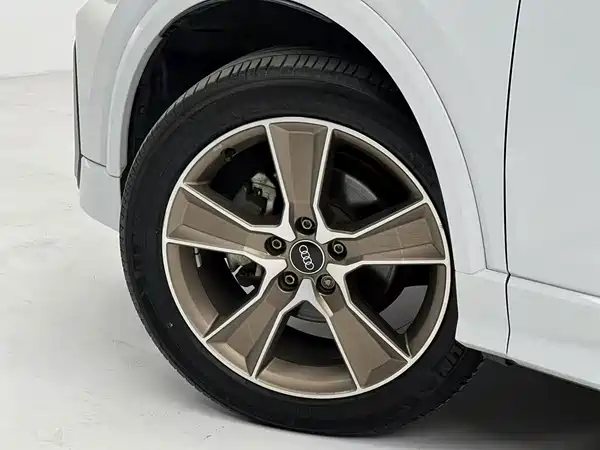 Audi Q2L 2022, фото 10