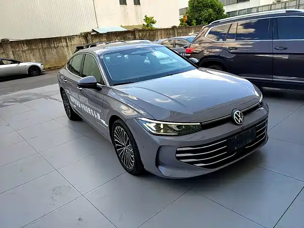 Volkswagen Passat 2025, фото 3