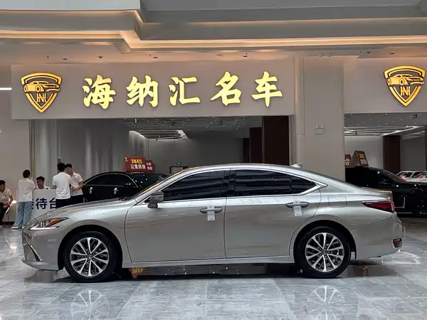 Lexus ES 2022, фото 3