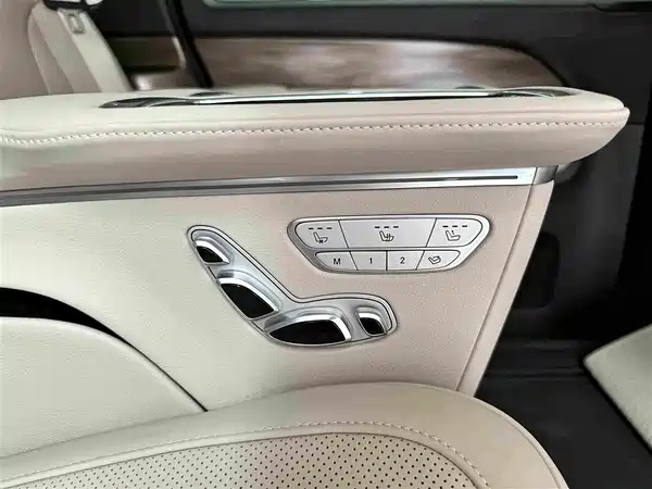 Mercedes-Benz V-Class 2022, фото 27