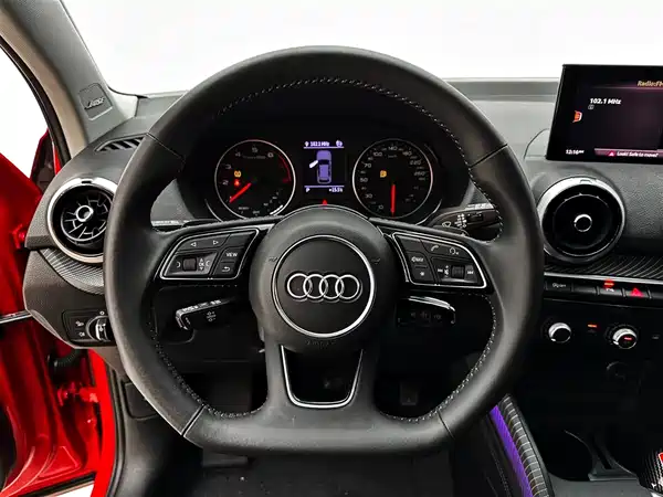 Audi Q2L 2022, фото 17