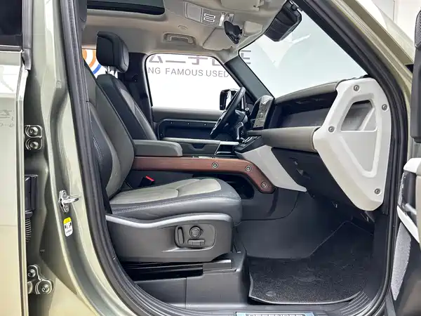 Land Rover Defender 2022, фото 16