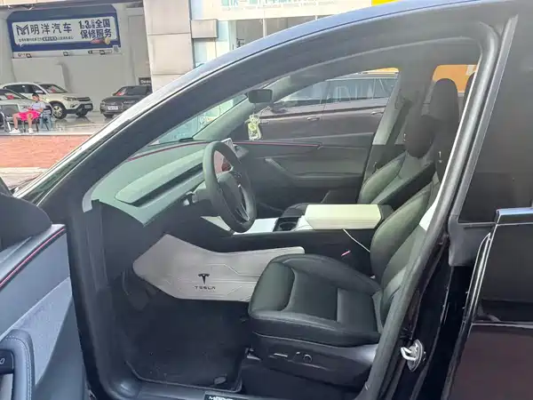 Tesla Model Y 2025, фото 12