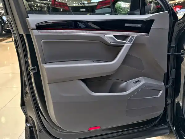 Volkswagen Touareg 2023, фото 4