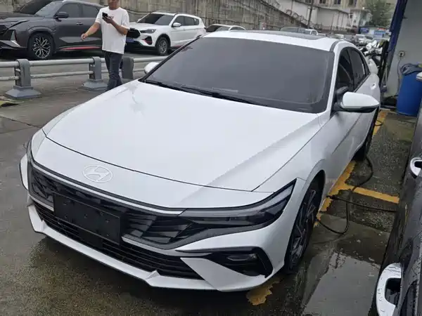 Hyundai Elantra 2023