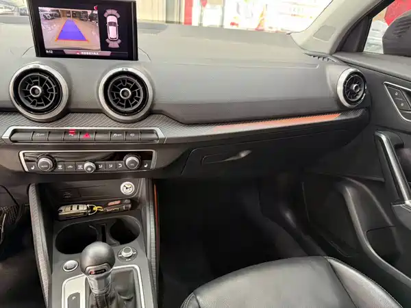 Audi Q2L 2022, фото 12