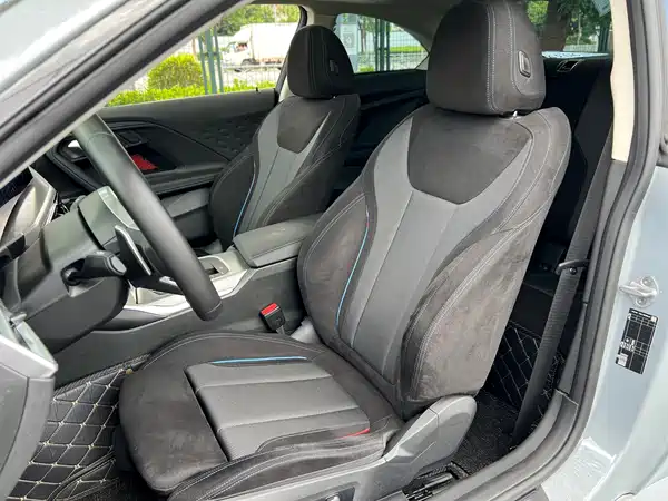 BMW 2 Series 2025, фото 23