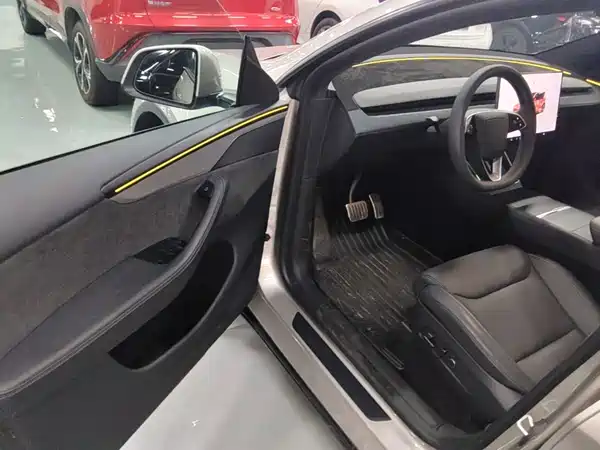 Tesla Model Y L 2025, фото 12