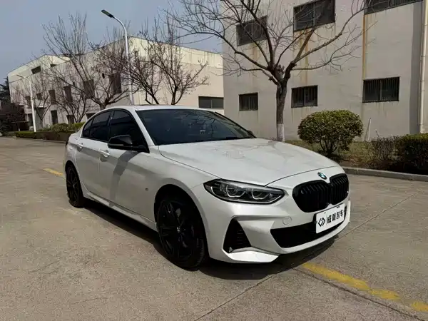 BMW 1 Series 2023, фото 3