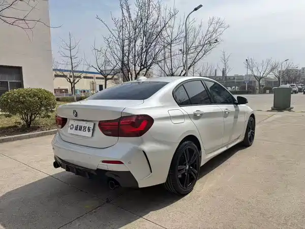 BMW 1 Series 2023, фото 11