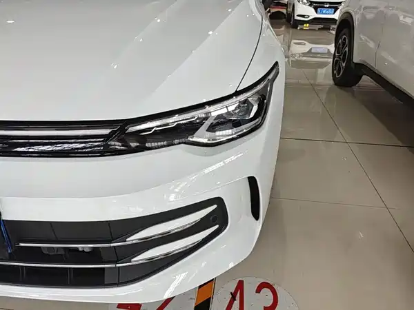 Volkswagen Golf 2025, фото 23