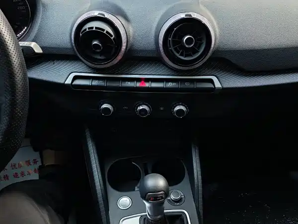Audi Q2L 2023, фото 15