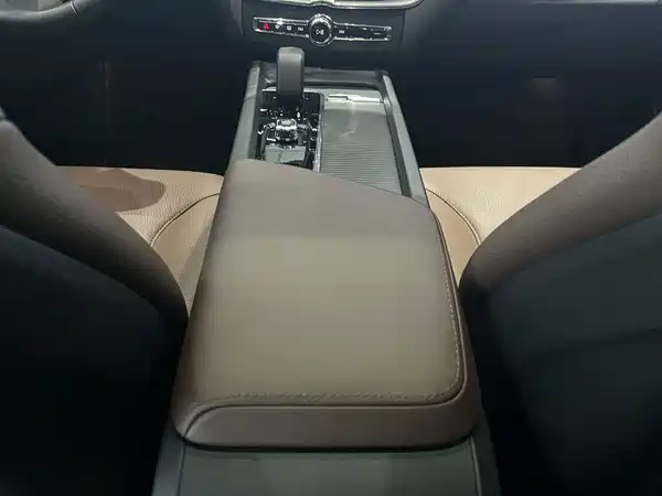 Volvo XC60 2025, фото 21