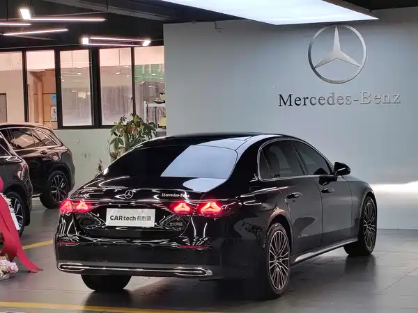 Mercedes-Benz E-Class 2024, фото 4