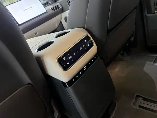 Li Auto MEGA 2024, фото 4