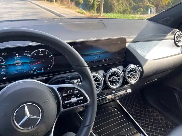 Mercedes-Benz GLA 2023, фото 23