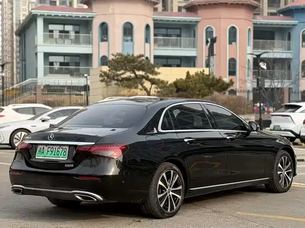 Mercedes-Benz E-Class PHEV 2023, фото 10
