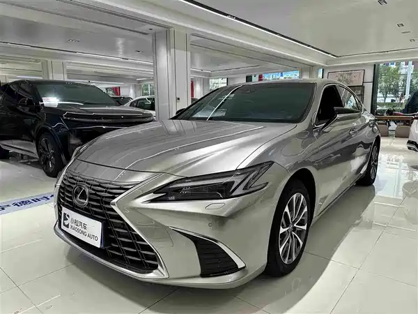 Lexus ES 2025