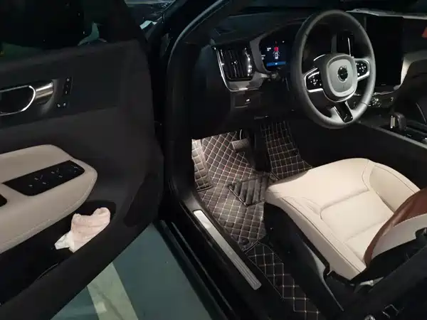 Volvo XC60 2026, фото 12