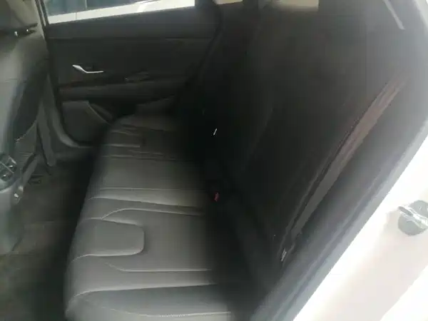 Hyundai Elantra 2023, фото 16