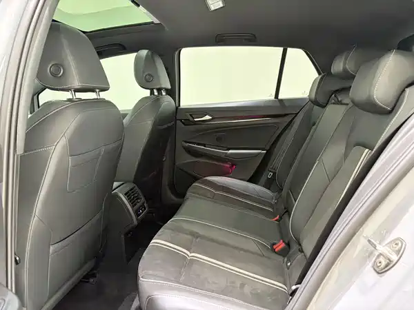 Volkswagen Golf 2023, фото 14