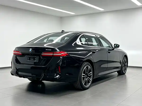 BMW 5 Series 2026, фото 8