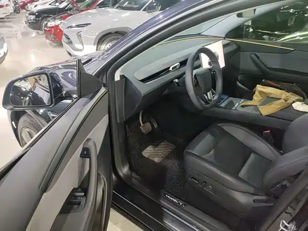 Tesla Model Y 2025, фото 15