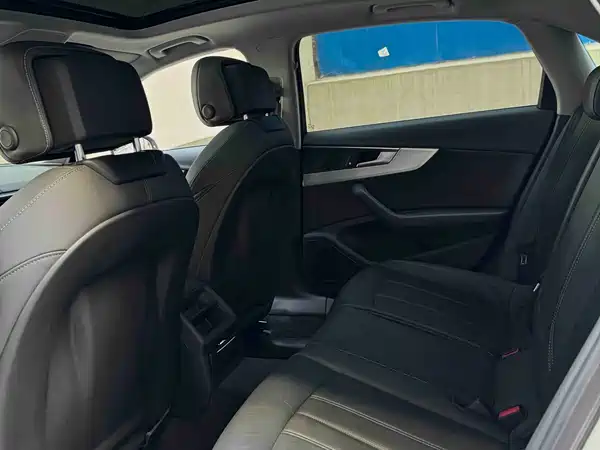 Audi A4L 2020, фото 10