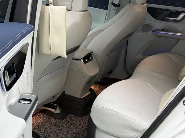 Mercedes-Benz EQE SUV 2023, фото 14