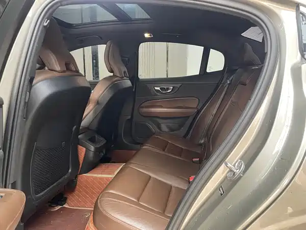 Volvo S60 2022, фото 11