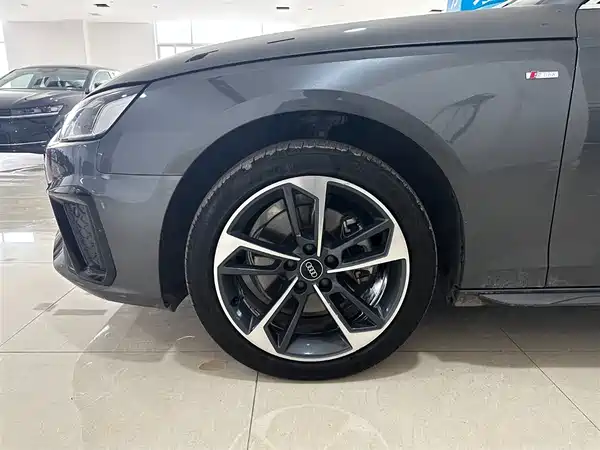 Audi A4L 2024, фото 31