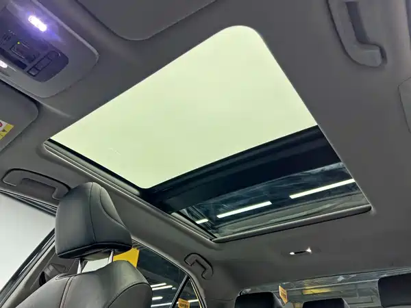 Toyota Camry 2021, фото 17