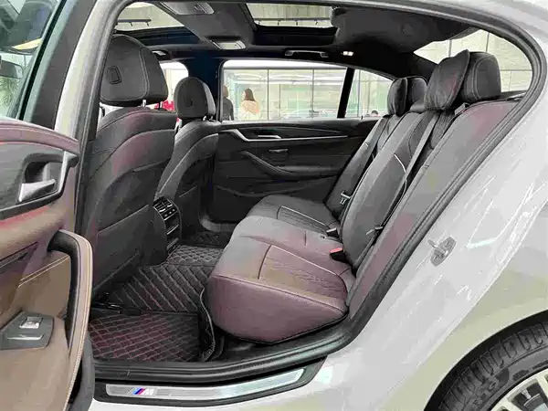 BMW 5 Series 2023, фото 3