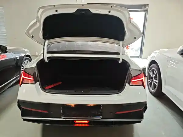 Hyundai Elantra 2023, фото 14