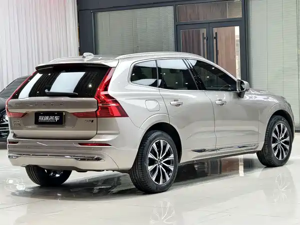 Volvo XC60 2025, фото 4