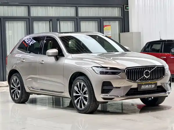 Volvo XC60 2025, фото 3