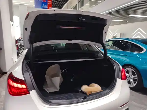 Mercedes-Benz C-Class 2025, фото 18