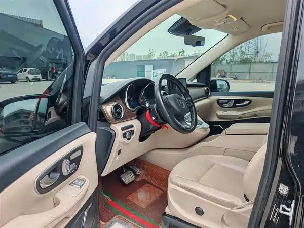 Mercedes-Benz V-Class 2022, фото 11