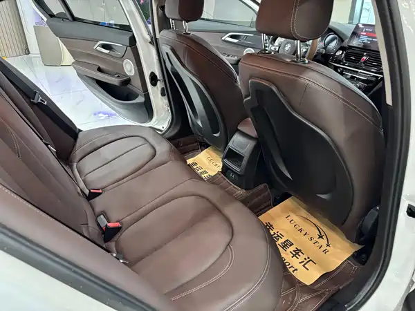 BMW 1 Series 2023, фото 11