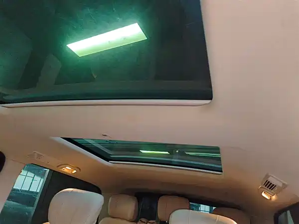 Mercedes-Benz V-Class 2022, фото 8