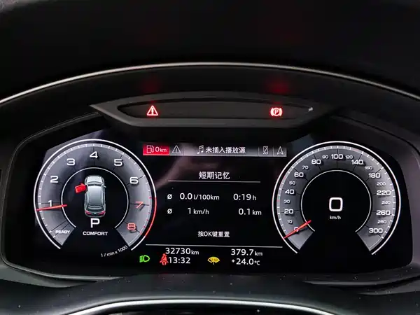 Audi Q7 2023, фото 13