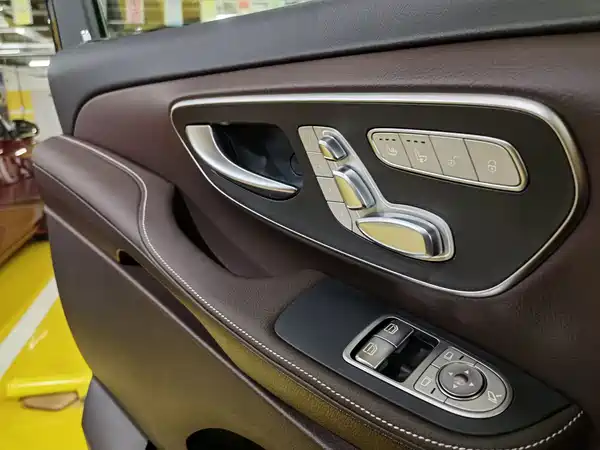 Mercedes-Benz V-Class 2024, фото 17