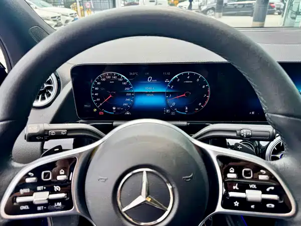 Mercedes-Benz GLA 2023, фото 6