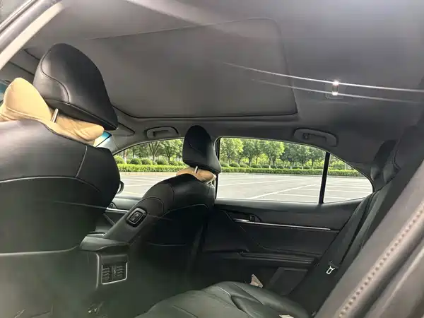 Toyota Camry 2021, фото 5