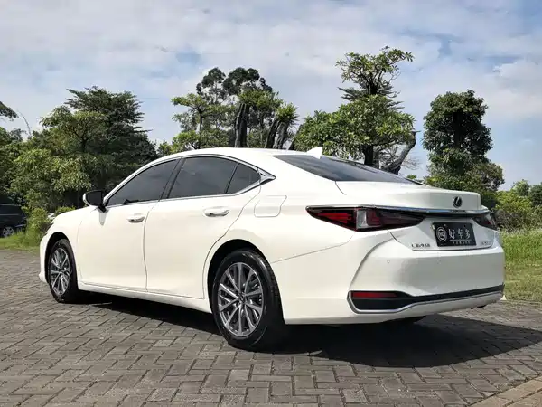 Lexus ES 2023, фото 8