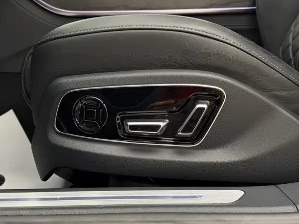 Audi A8 2023, фото 12