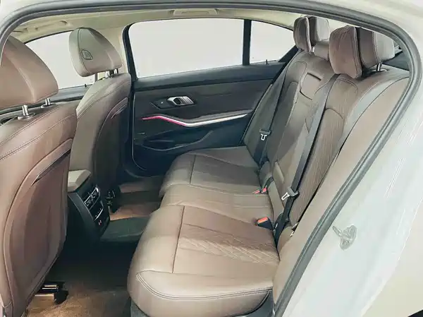 BMW 3 Series 2023, фото 9
